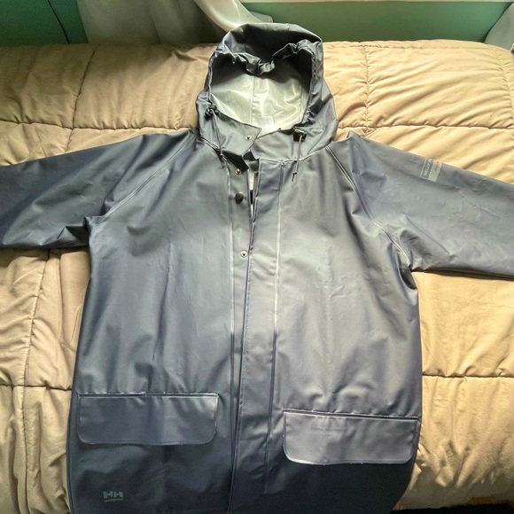 NEVER WORN Helly Hansen WORKWEAR Heavy Duty Rain Coat Dark Blue Men’s Small